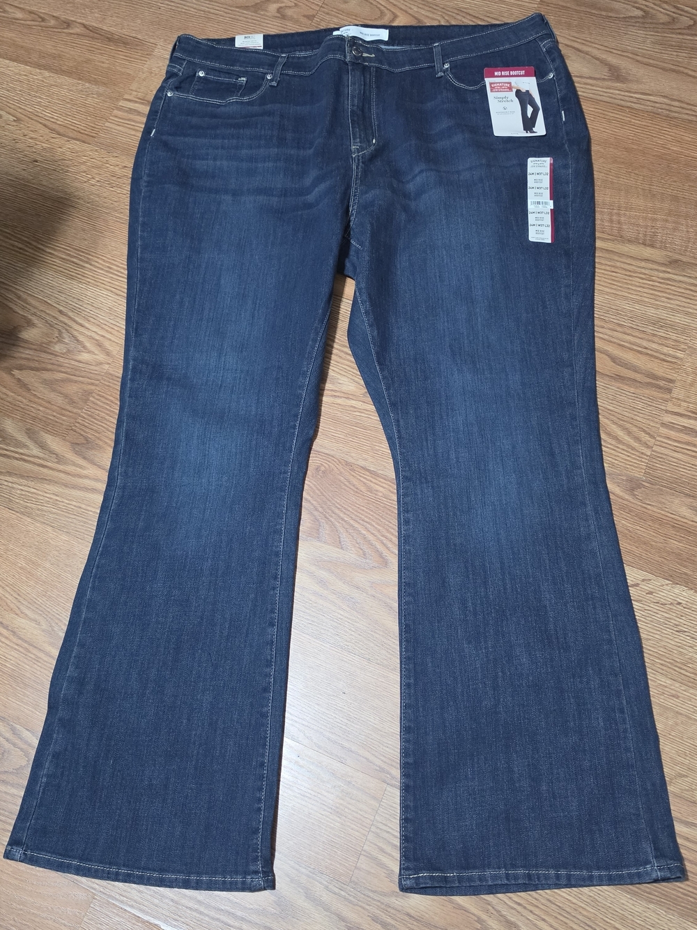 SIGNATURE BY LEVI STRAUSS         Dark Blue Mid-Rise Bootcut Jeans